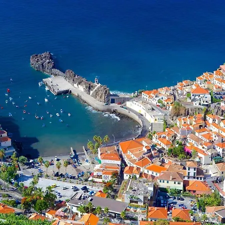 By Hr Madeira Camara de Lobos