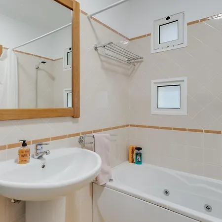 Apartment By Hr Madeira Camara de Lobos